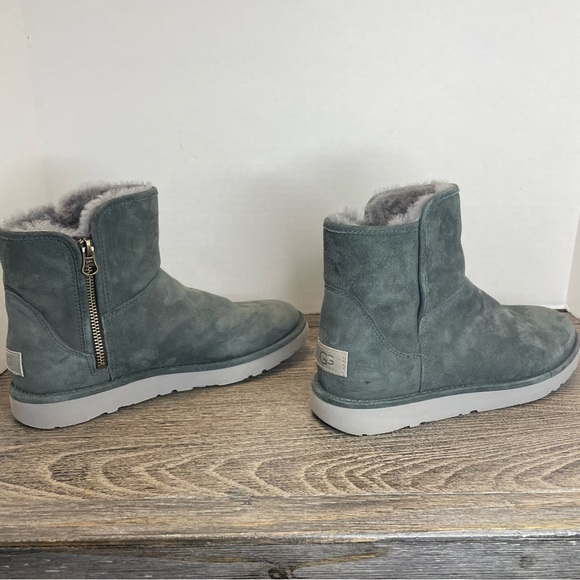 UGG Abree Ankle Boots Side zip. Size 7. Suede leather. Pre-owned - Picture 5 of 8